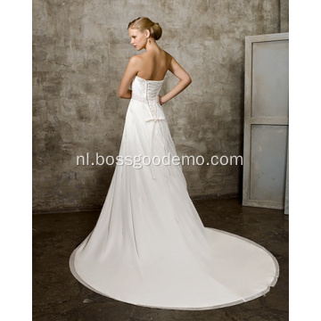 Witte strapless trouwjurk